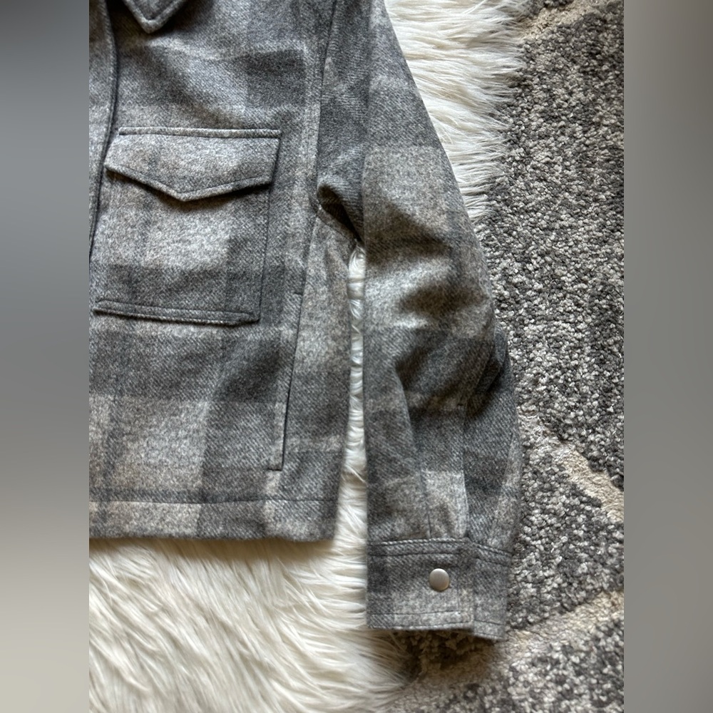 Old Navy plaid shacket - Picture 4 of 7